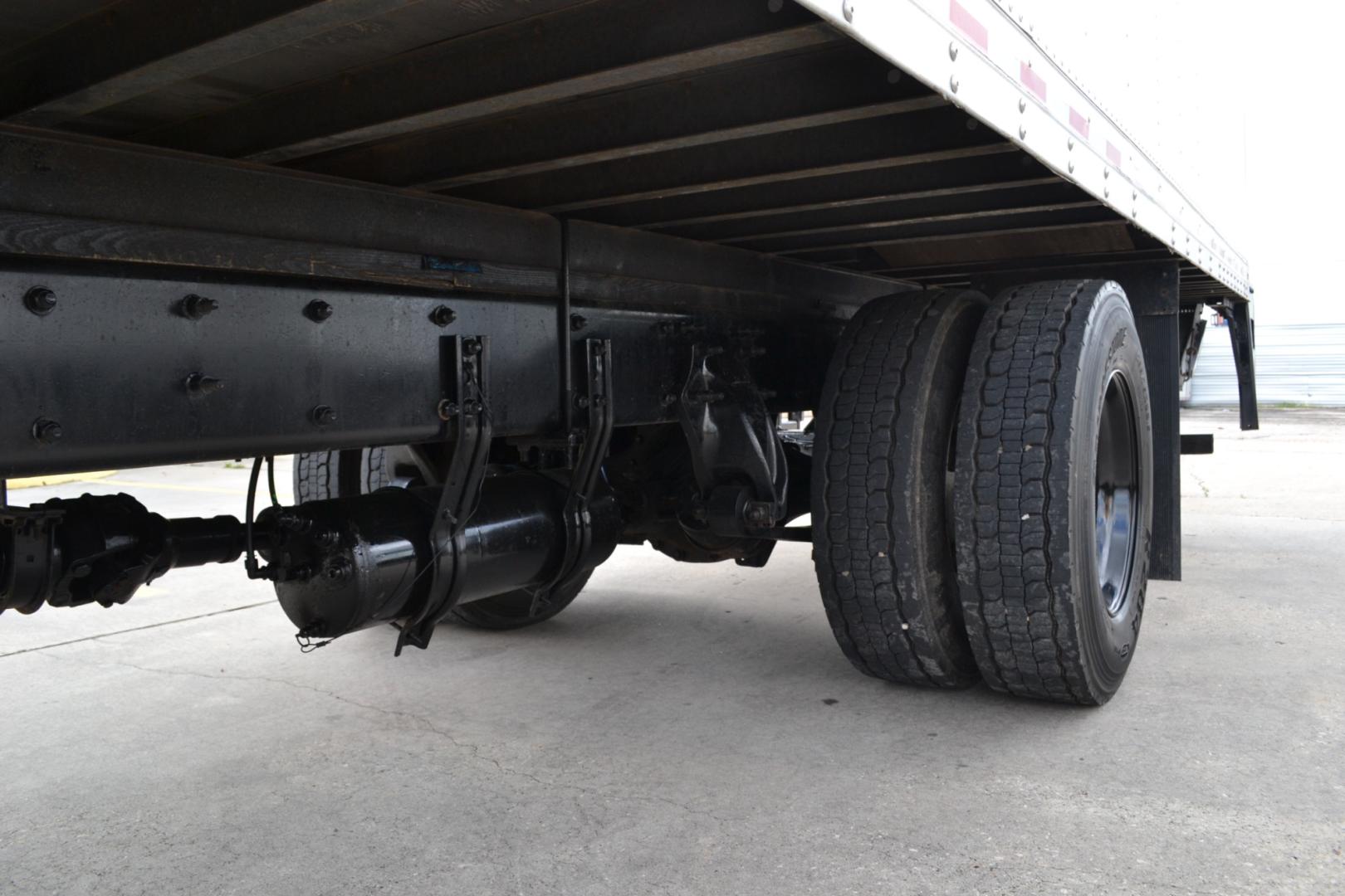 2018 WHITE /BLACK FREIGHTLINER M2-106 with an CUMMINS B6.7L 240HP engine, ALLISON 2500RDS AUTOMATIC transmission, located at 9172 North Fwy, Houston, TX, 77037, (713) 910-6868, 29.887470, -95.411903 - Photo#10